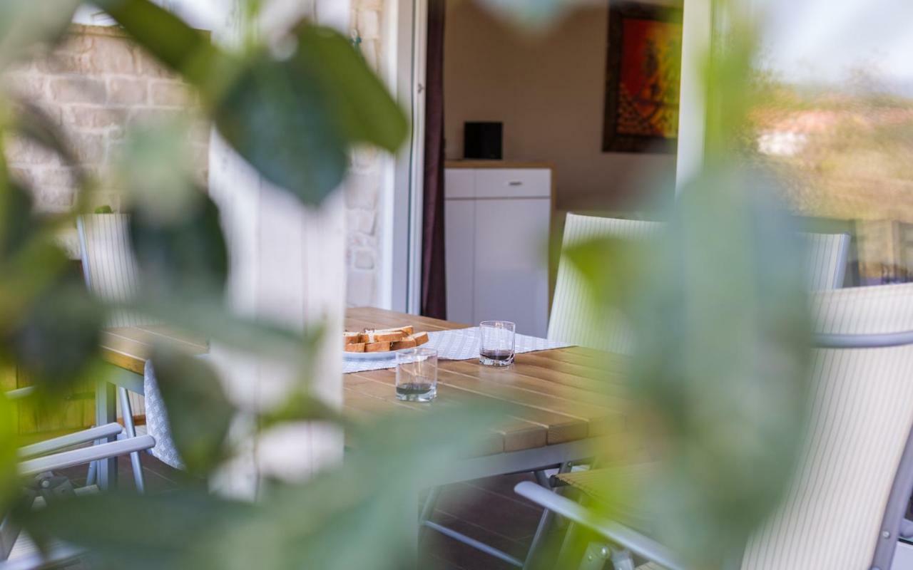 Apartment Trava Klimno Ngoại thất bức ảnh